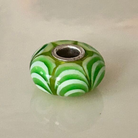 TROLLBEADS Bright Green & White Scallop Bead LAA 925S NEW Condition - Picture 3 of 5
